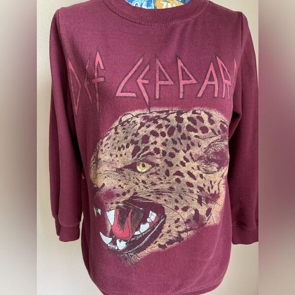 Burgundy Def Leppard tiger sweatshirt. - Picture 2 of 5